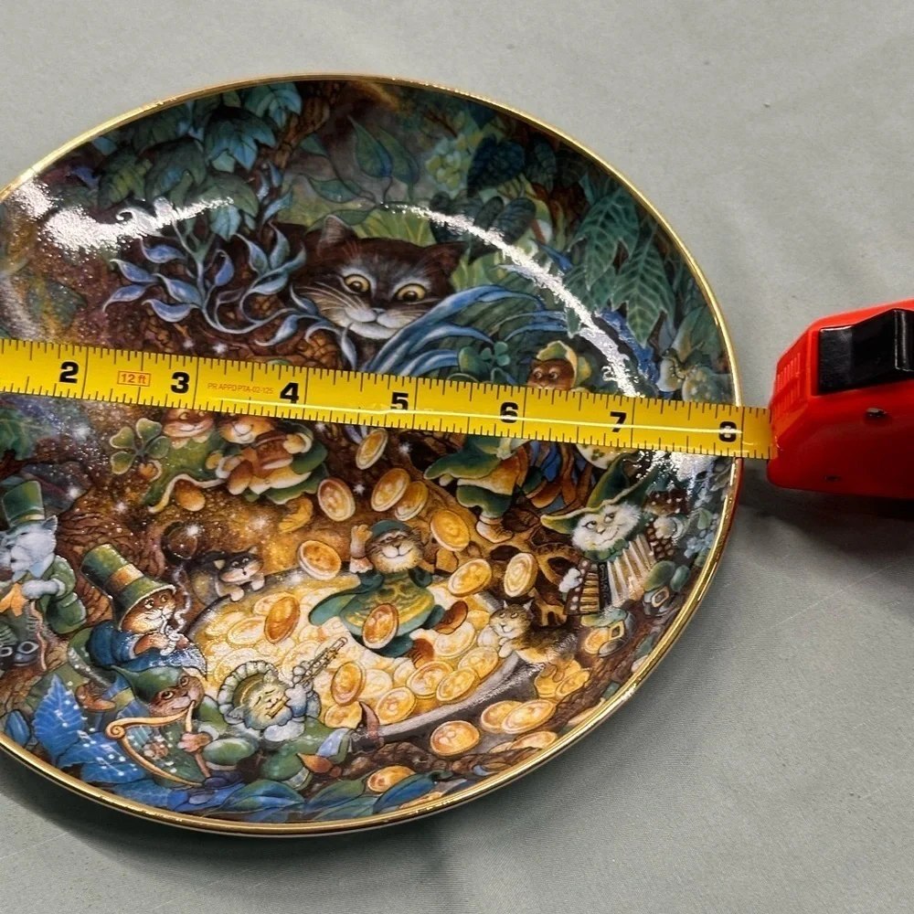 Adorable collectible porcelain plate celebrates St Catrick’s Day. Numbered!